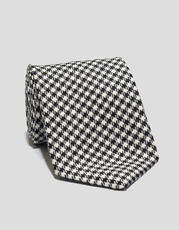 - Remote interactive pet feederWOOL TARTAN TIE - HOUNDSTOOTH