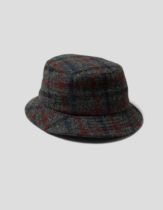 - Remote interactive pet feederHARRIS TWEED BUCKET HAT - GREY MULTI PANE