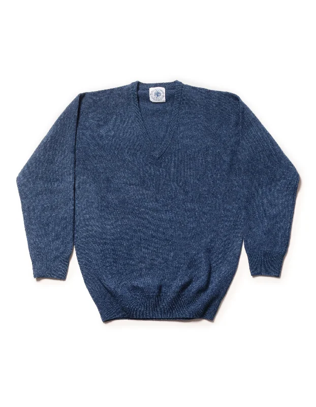 - Remote interactive pet feederLAMBSWOOL GEELONG V NECK SWEATER - BLUE